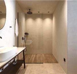5 bedroom villa with indoor and outdoor pool in Chania town, sleeps 10